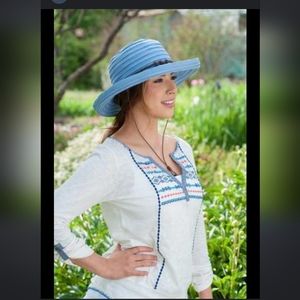 Lucky brand lightweight embroidery Top Size Medium